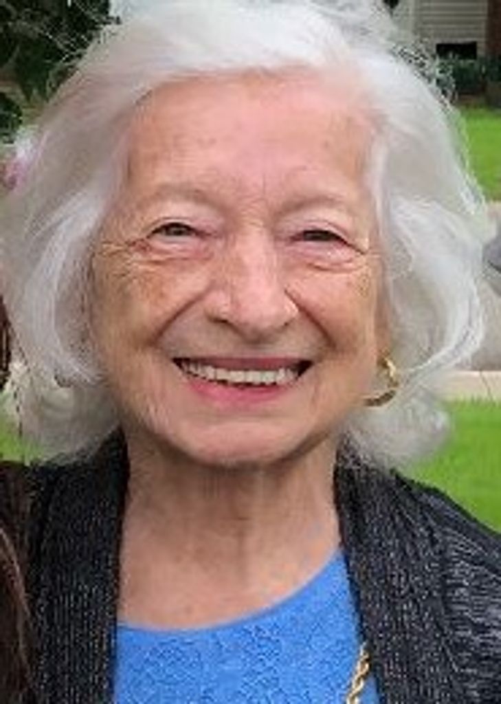 Clara Makuch Profile Photo