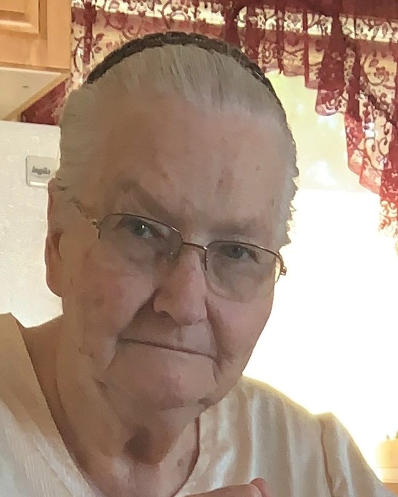 Lena Dueck Profile Photo