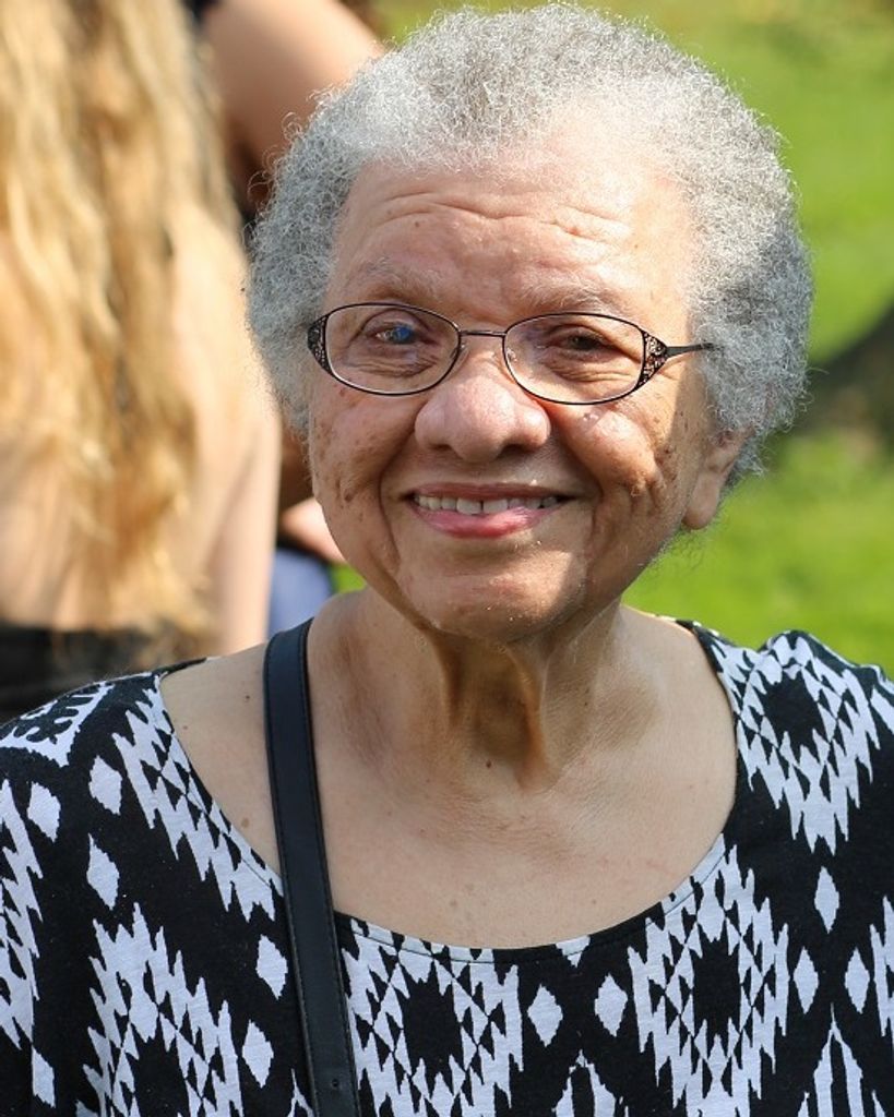 Elizabeth Sledge Profile Photo