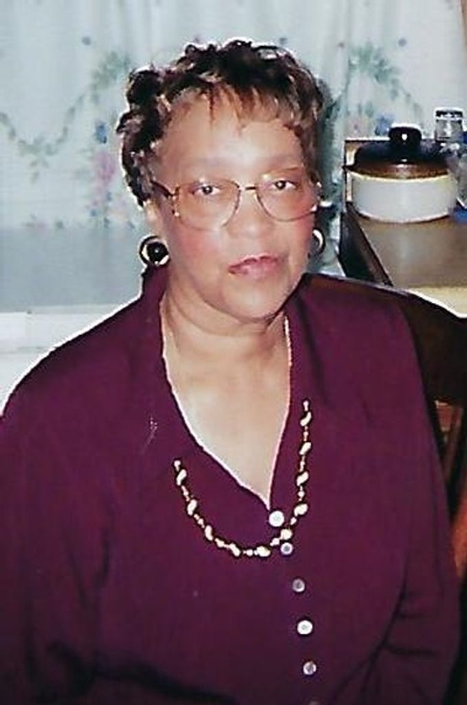 Lucy Mae Saunders Profile Photo