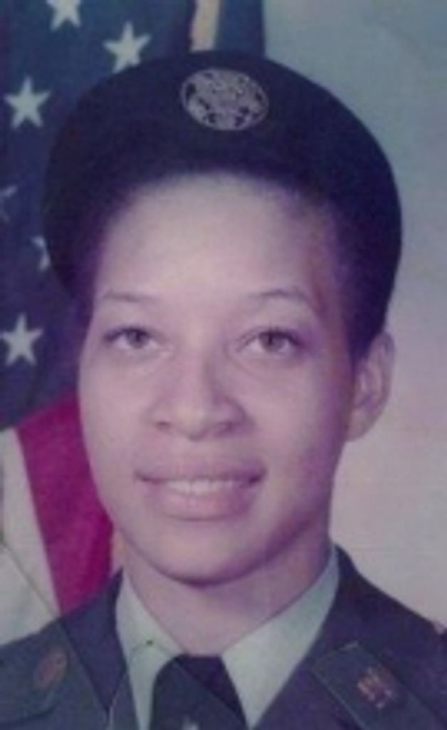 Lynette F Donald