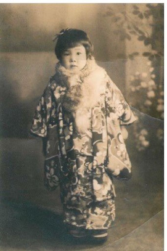 Yoshiko  Lowe