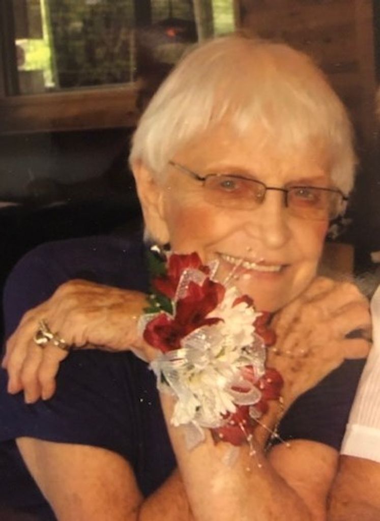 Lois Mae (Pozega)  Lavonn