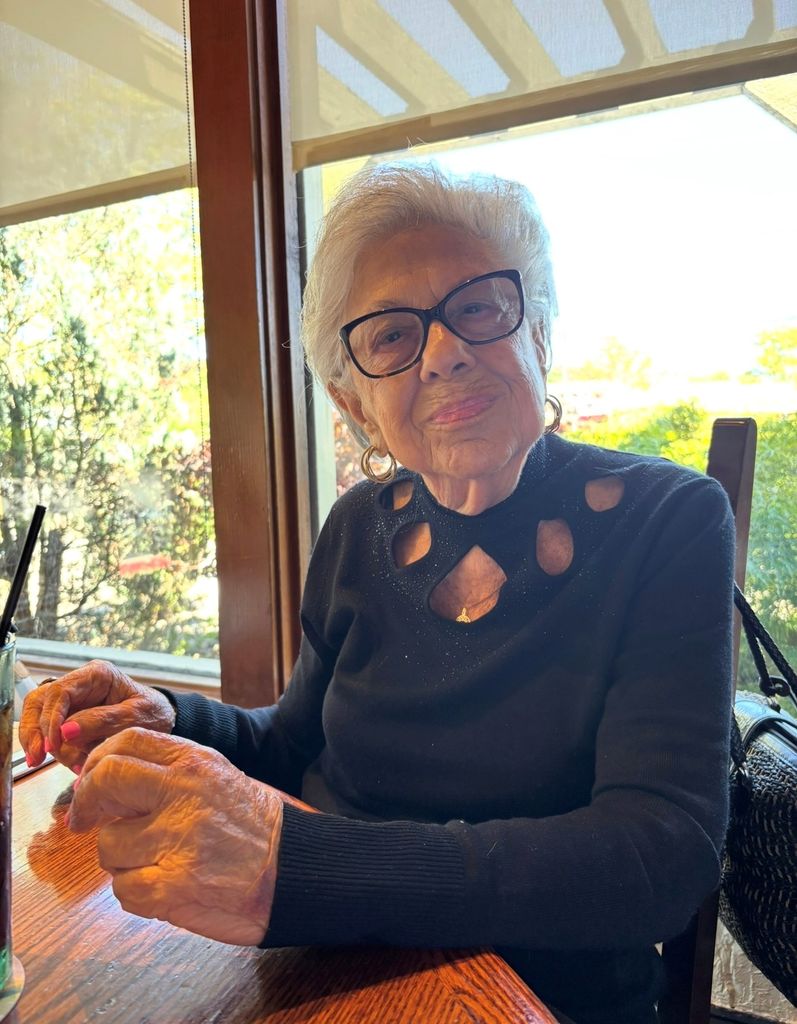 Helen Sakelis Hubeny