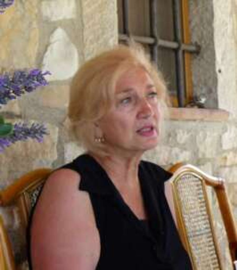 Carolyn Delia Profile Photo