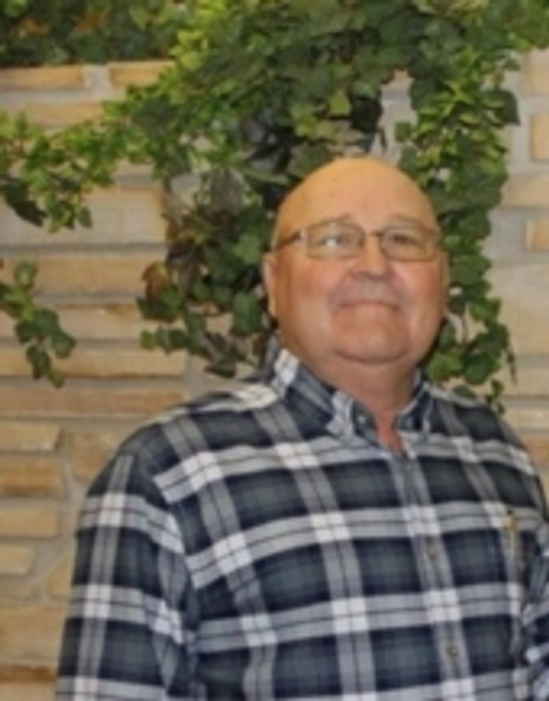 Ellis Moore Profile Photo