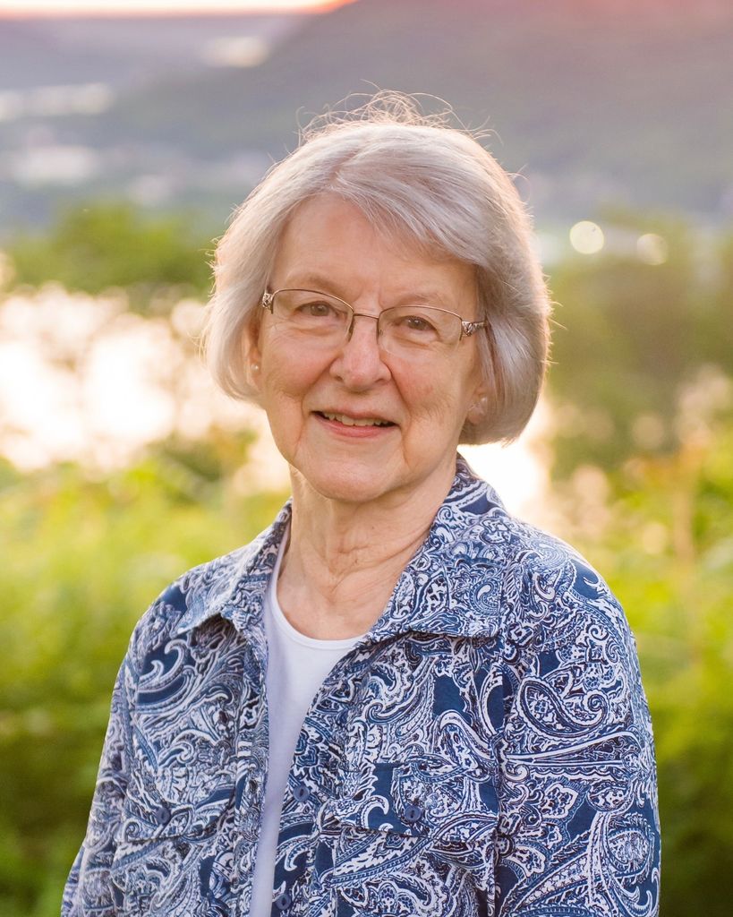 Elizabeth LeClear Profile Photo