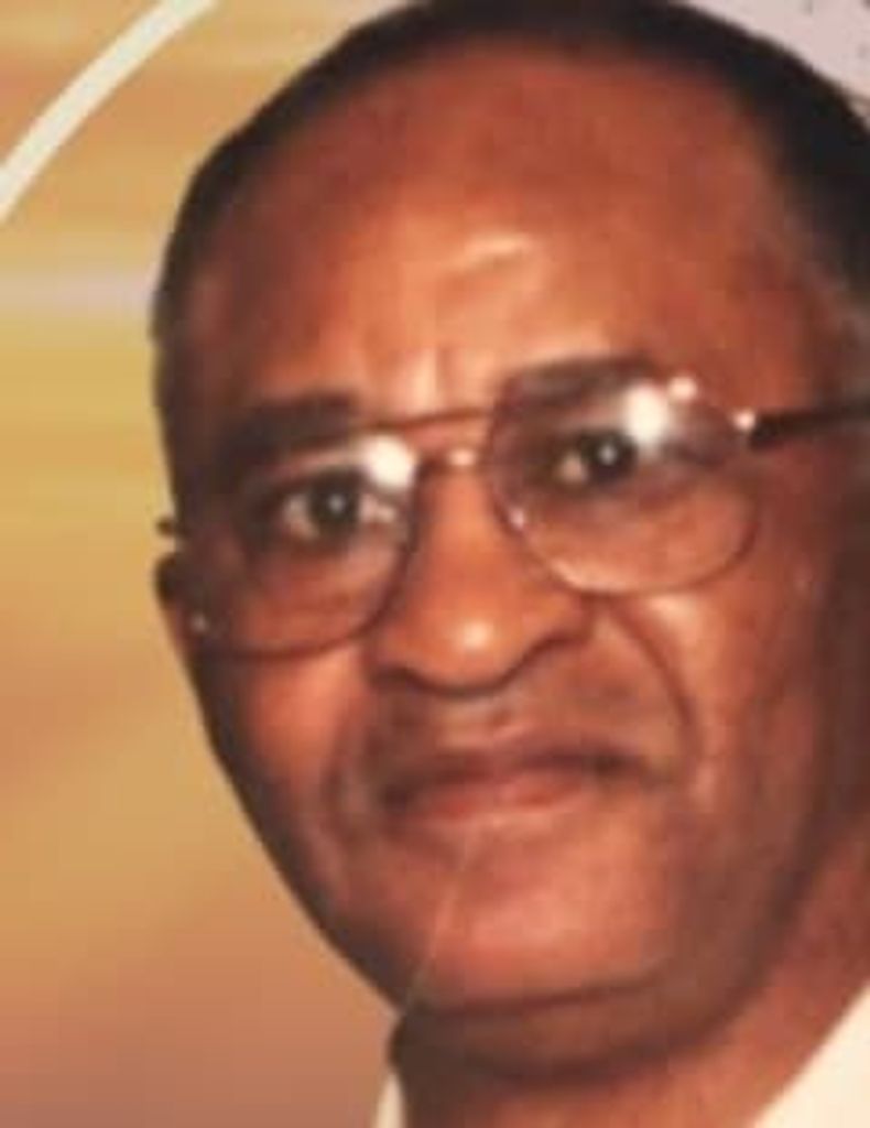 Robert Holmes Profile Photo