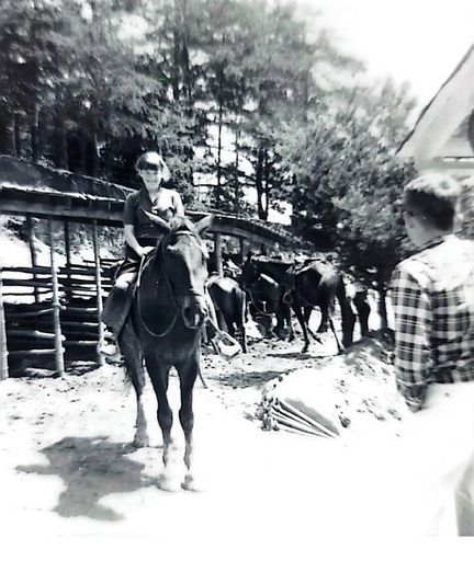 Margaret Elaine (Sweat)  Massey photo gallery thumbnail 77 of 113