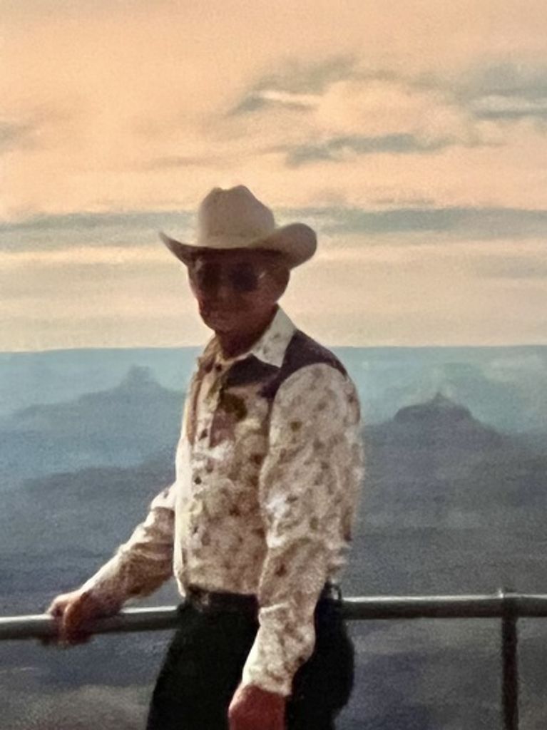 Amos "Lee" Molzahn