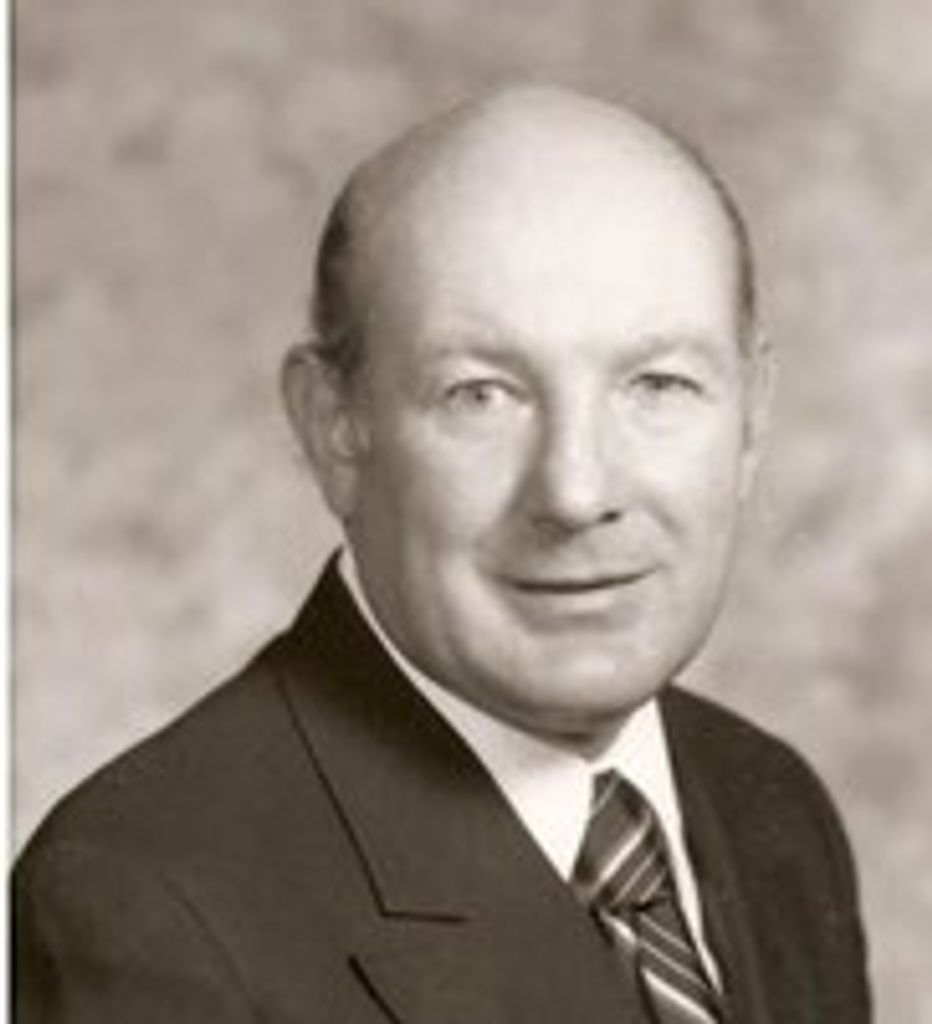 Robert  J Castle