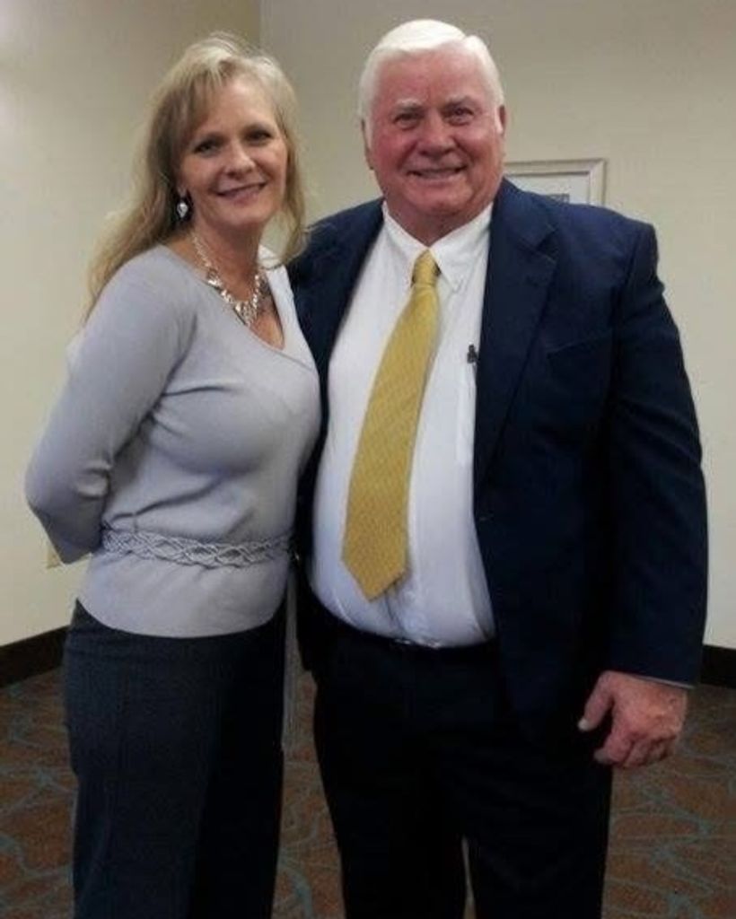 Tommy Lee Jones Profile Photo