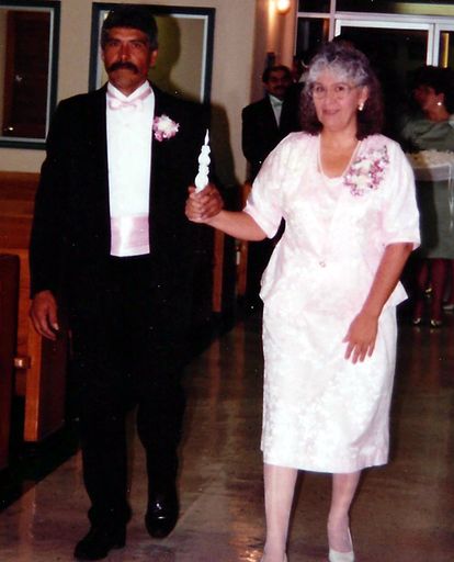 Yolanda C. Gonzalez photo gallery thumbnail 89 of 357