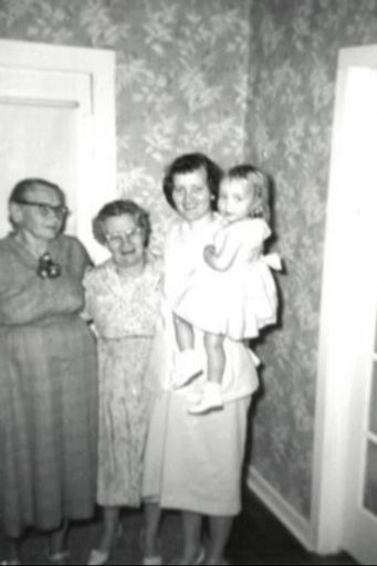 Mary Lou Holt photo gallery thumbnail 12 of 58