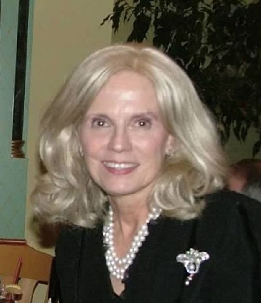 Carolyn Pencek (Carlson )