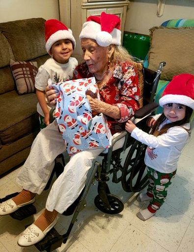 Maria Teresa Martinez photo gallery thumbnail 34 of 62
