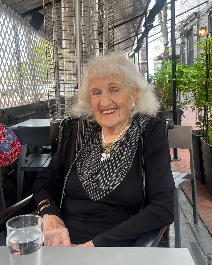 Evelyn Fox Profile Photo