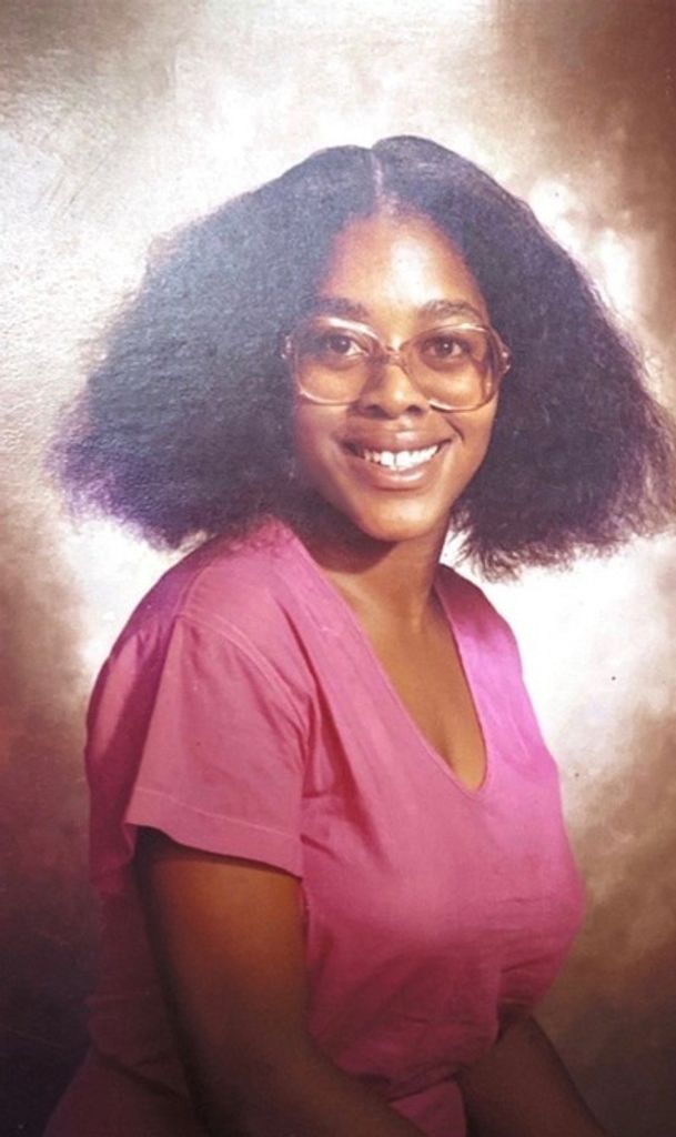 Stephanie Kaye Mills Profile Photo