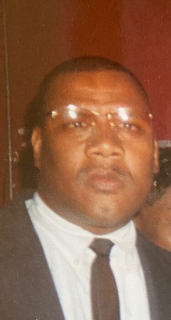 Tyrone E Davis Sr