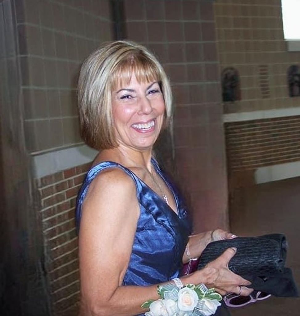 Connie Poulopoulos Profile Photo
