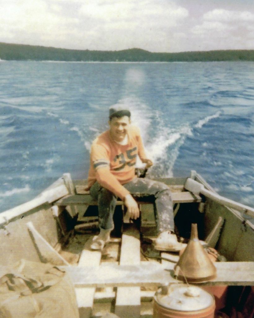 SUBSH Humming Bird With Golden Background - Cremation Urns For Men - Urns  For Adult Female - Funeral Urns For Human Ashes Adult - Combo 1 Large \u0026 4  Small - Urns, image size:819x1024