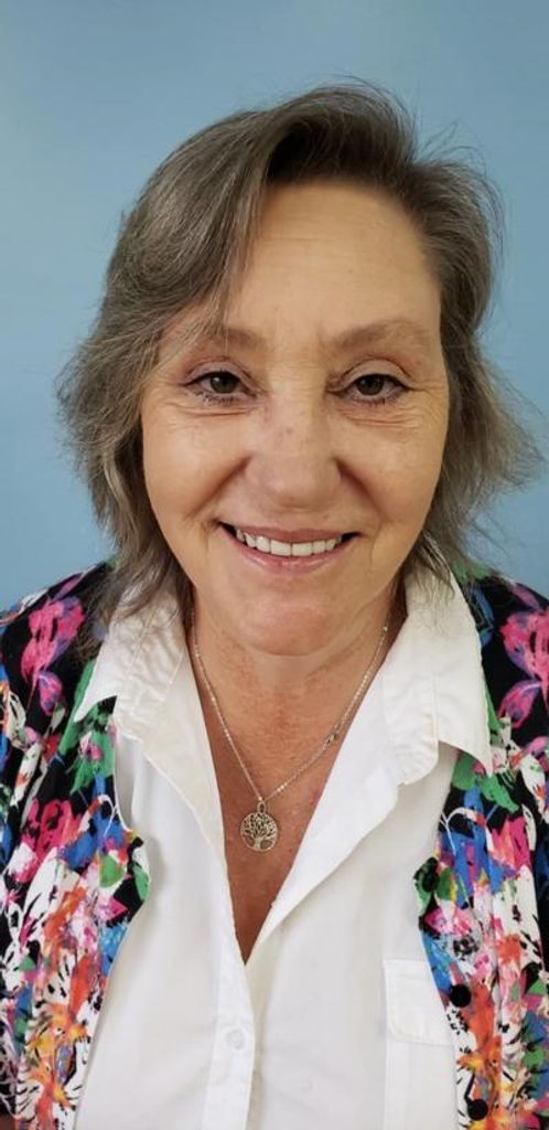 Suzi Lee Hiatt Profile Photo