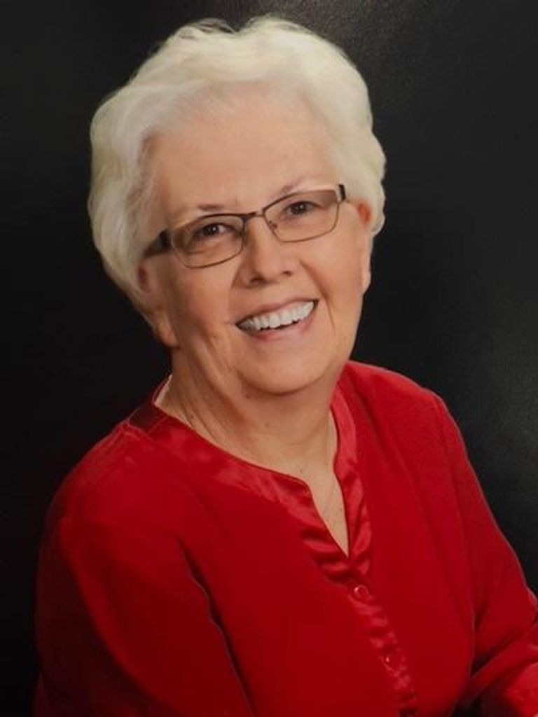 Julie Ann Raak Profile Photo