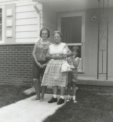 Doris M. (Fry)  Spencer photo gallery thumbnail 4 of 92