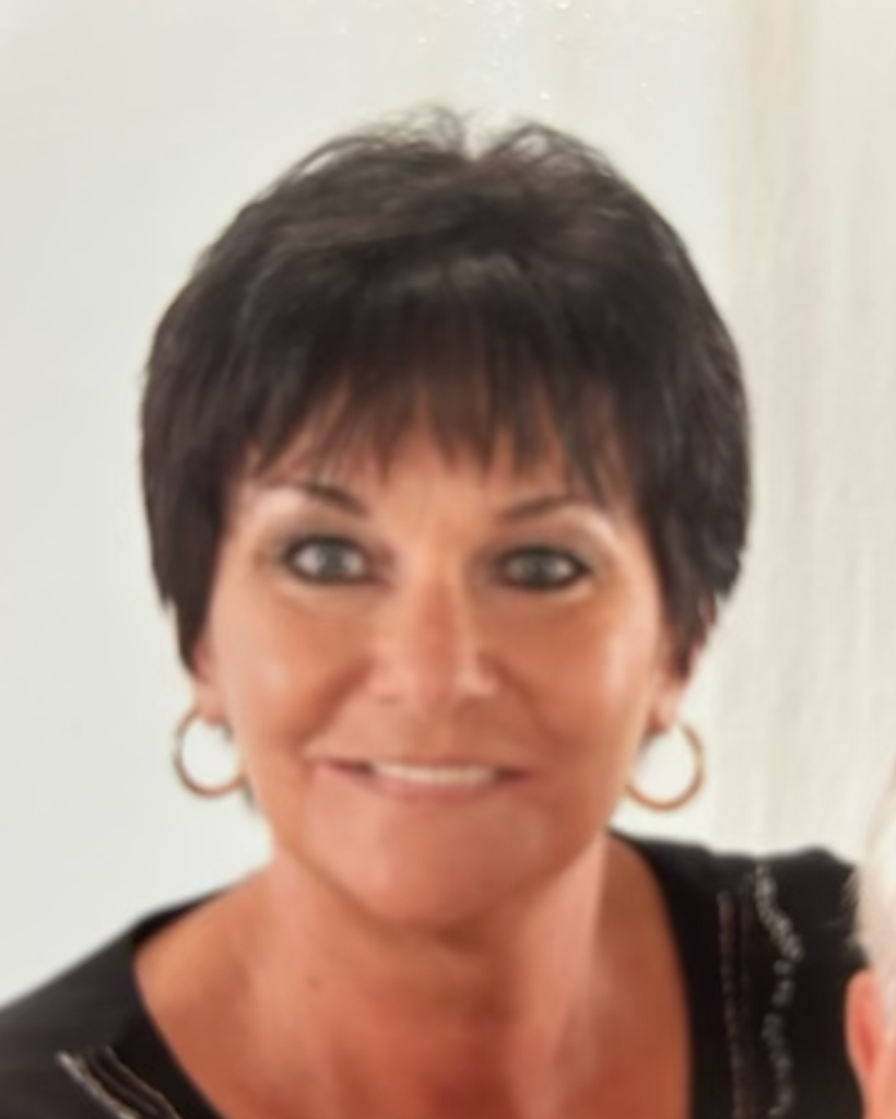 Carolyn Louise Viveiros Profile Photo
