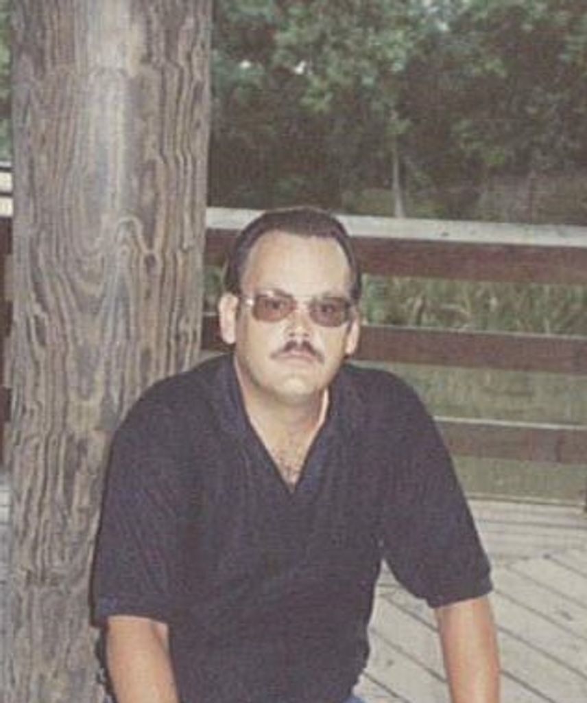 Michael Wayne Favre Profile Photo