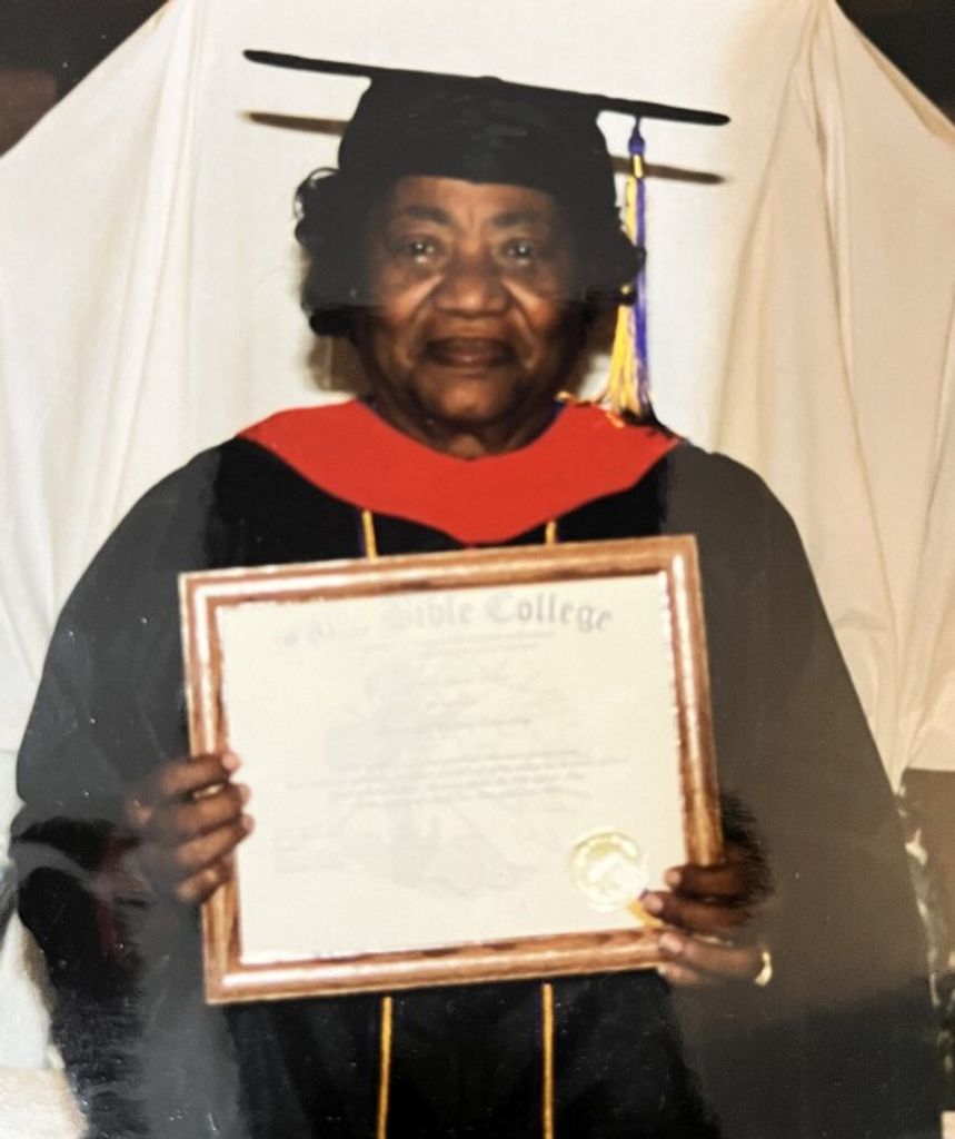 Pastor Dr. Christine Dunn