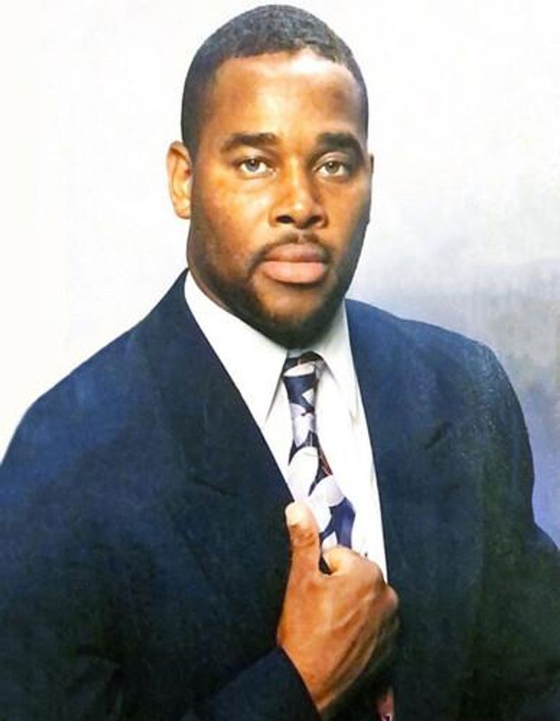 Mr Kenneth Gregory Robertson Profile Photo