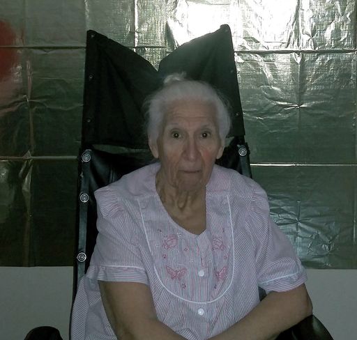 Yolanda C. Gonzalez photo gallery thumbnail 344 of 357