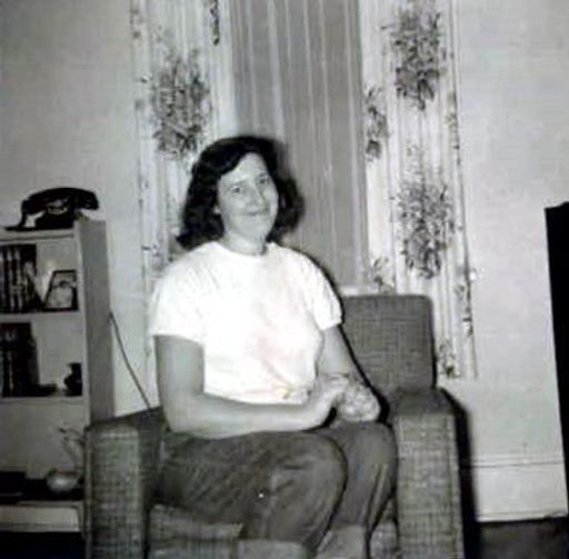 Ruth Alice Sizemore photo gallery thumbnail 12 of 50