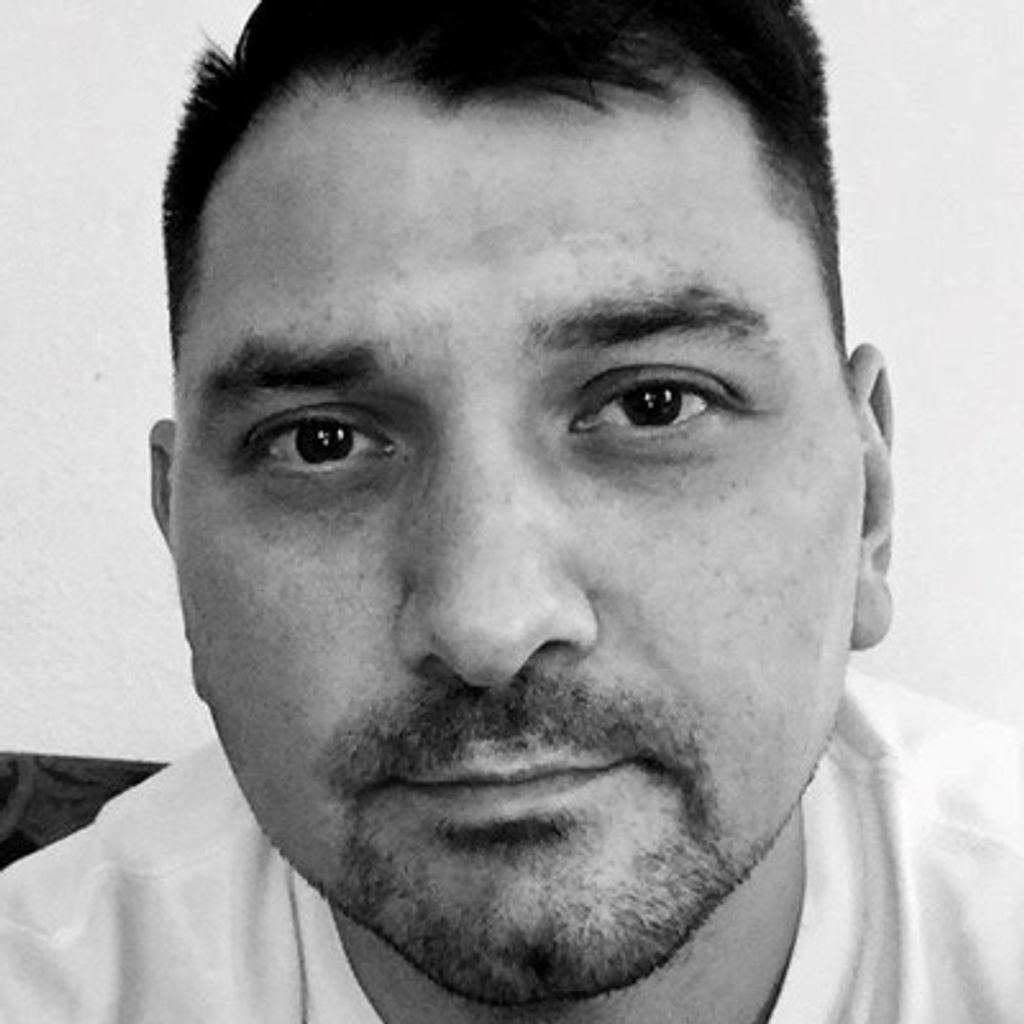 Adam Vela