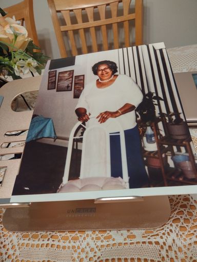 Mozell Collins photo gallery thumbnail 5 of 45