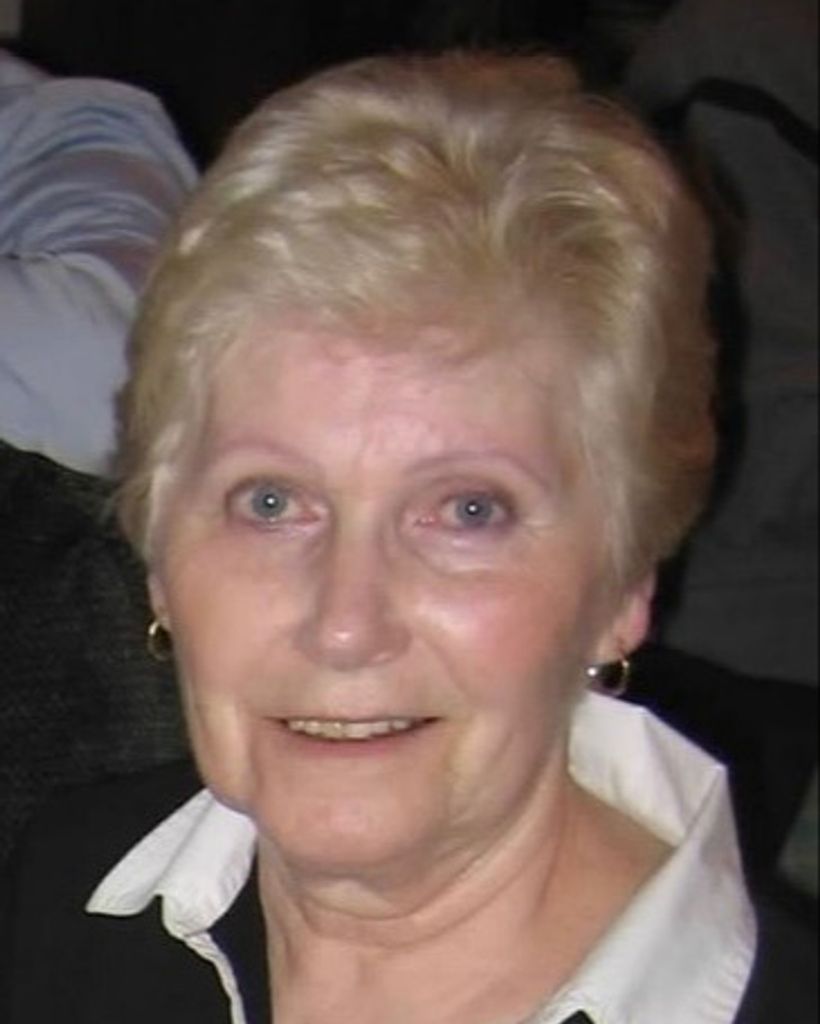 Elizabeth Toth Profile Photo