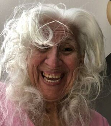 Yolanda C. Gonzalez photo gallery thumbnail 222 of 357