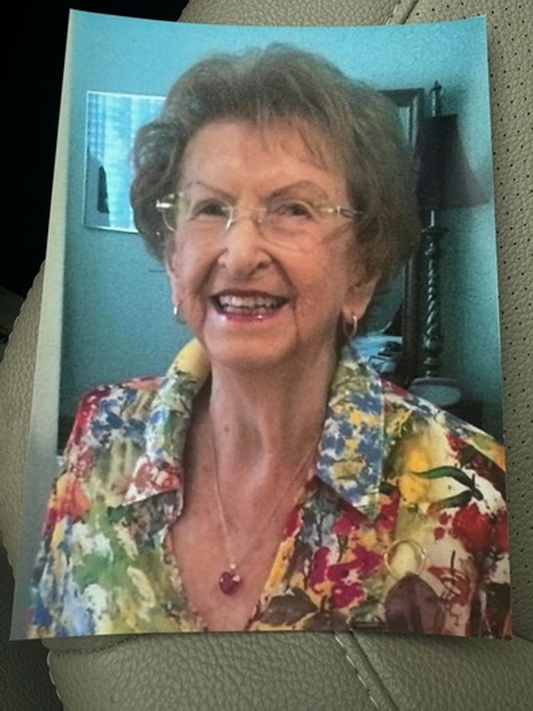 Loraine Pils Luyten Profile Photo