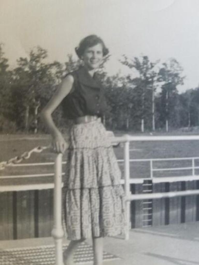 Mary Holmes Profile Photo