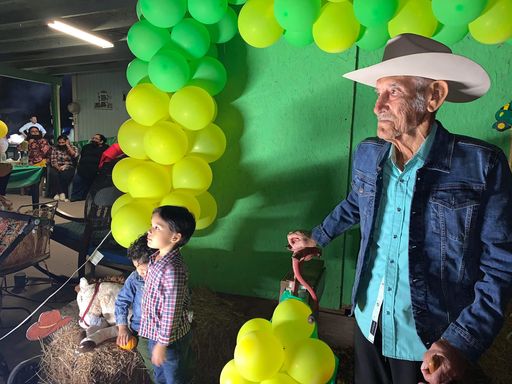 Santos Valdez Sr. photo gallery thumbnail 76 of 151