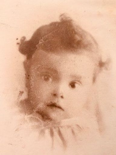 Amelia Mora Estrada photo gallery thumbnail 2 of 21