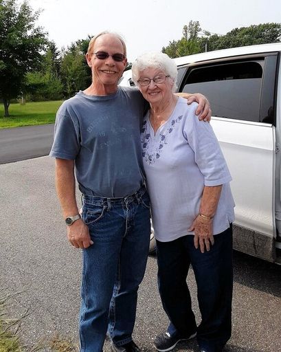 Lori Newcomb photo gallery thumbnail 70 of 130