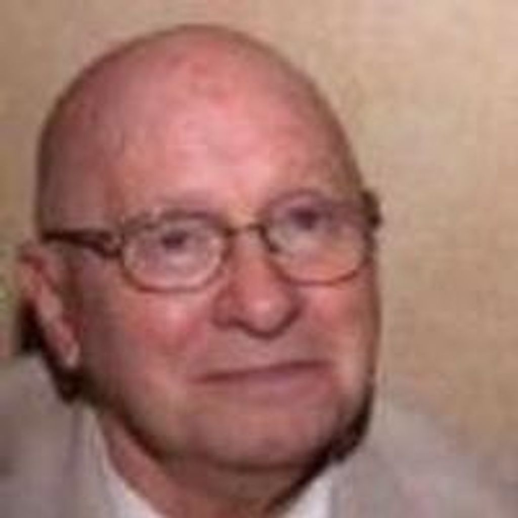 Llewellyn  E. (Lew)  Morris