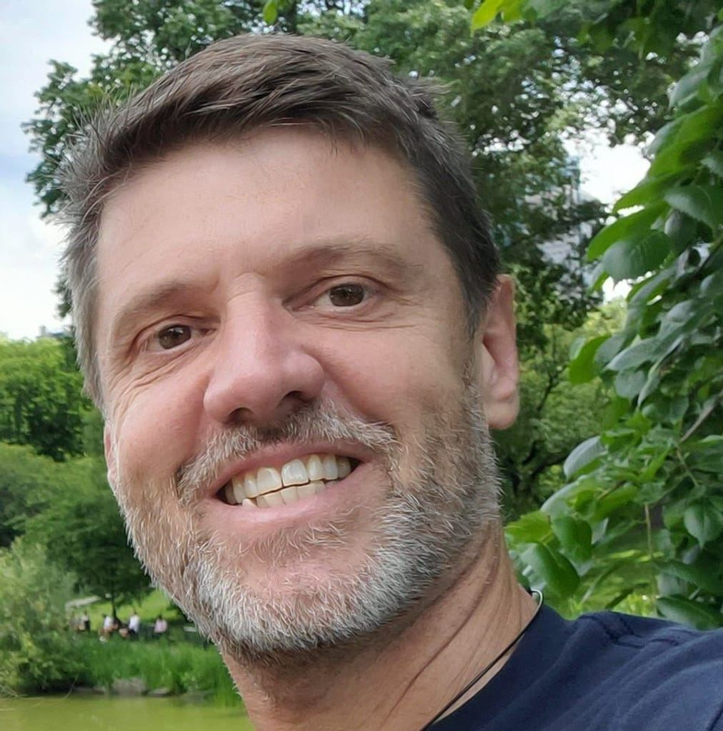 Robert Lewis Profile Photo