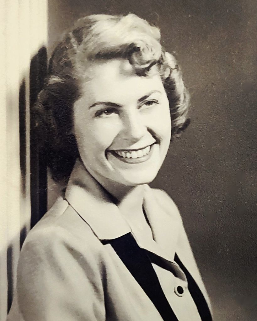 Rowena Rose Profile Photo