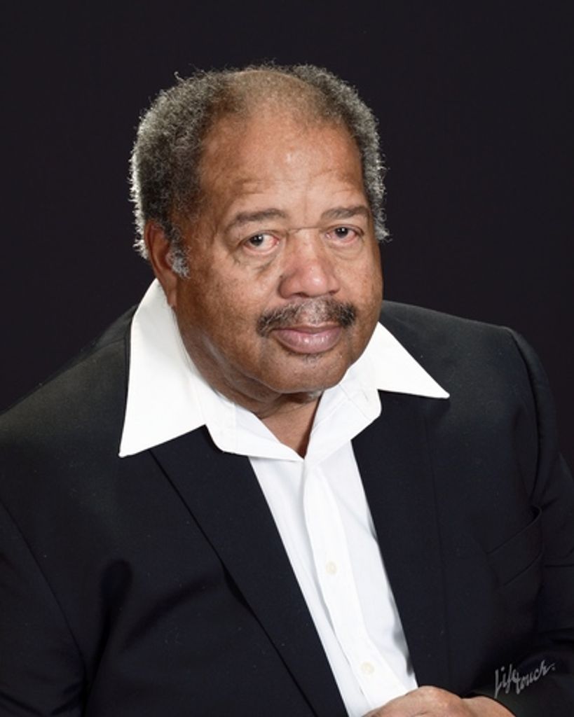 Charlie Jones Profile Photo