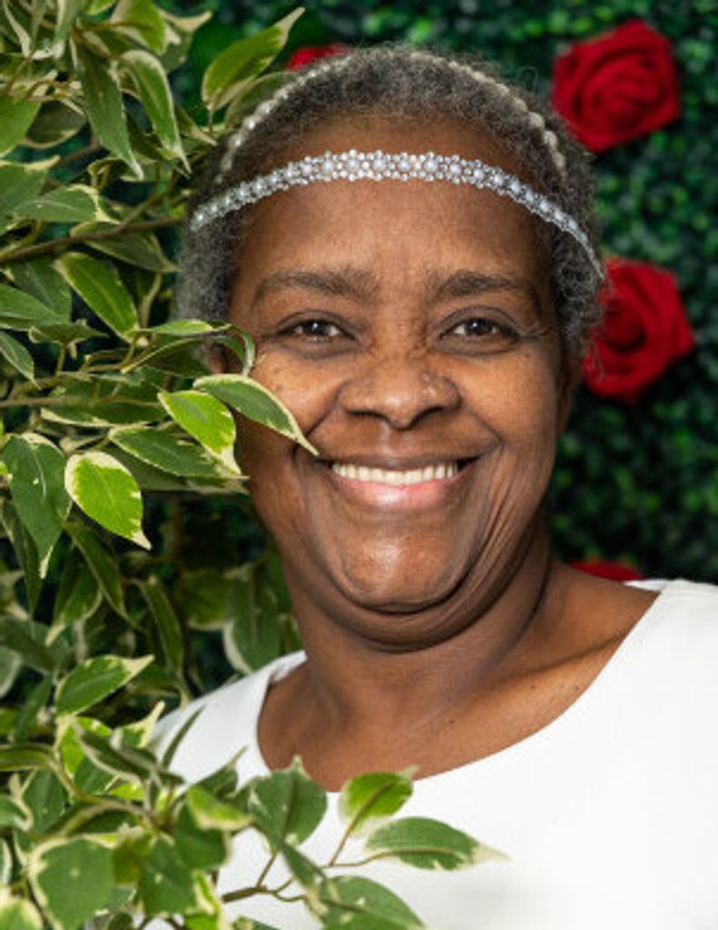 Ruth Che Elisma Profile Photo