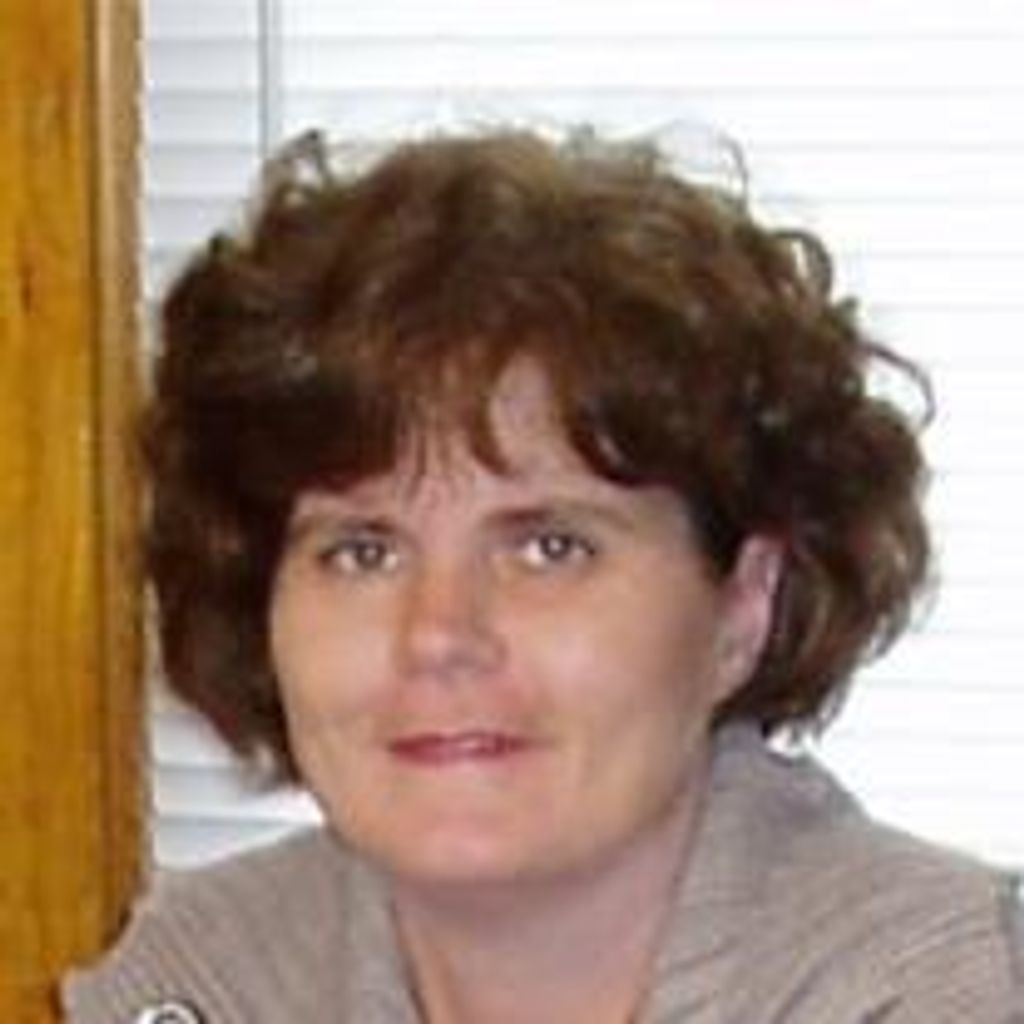 Julie Lind Profile Photo