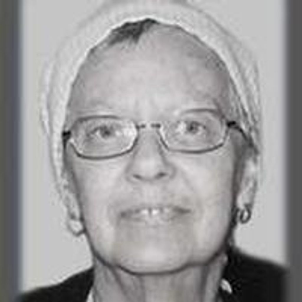 Carolyn  Lee Visser